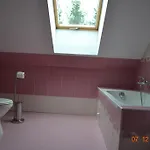 Goscinne Na Skraju Lasu